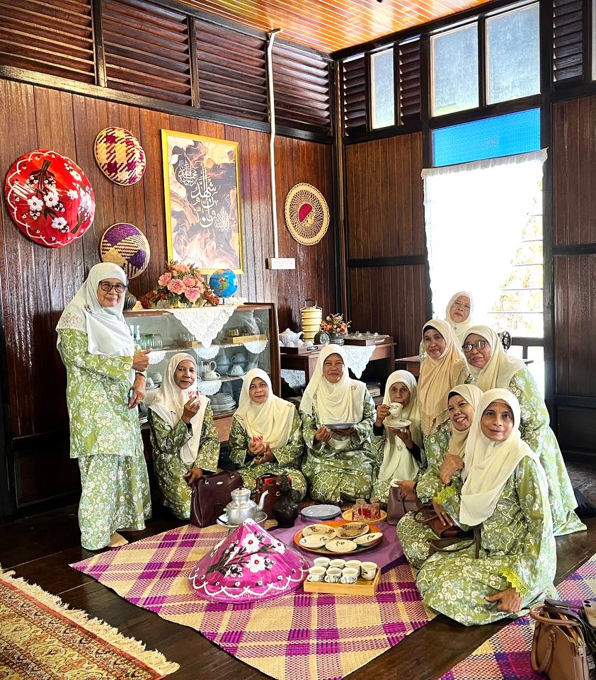 Beranda kayu yang teduh